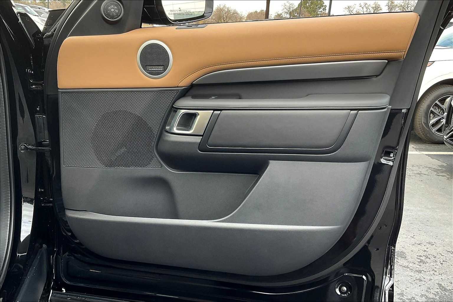 New 2025 Land Rover Discovery Metropolitan Edition image 30