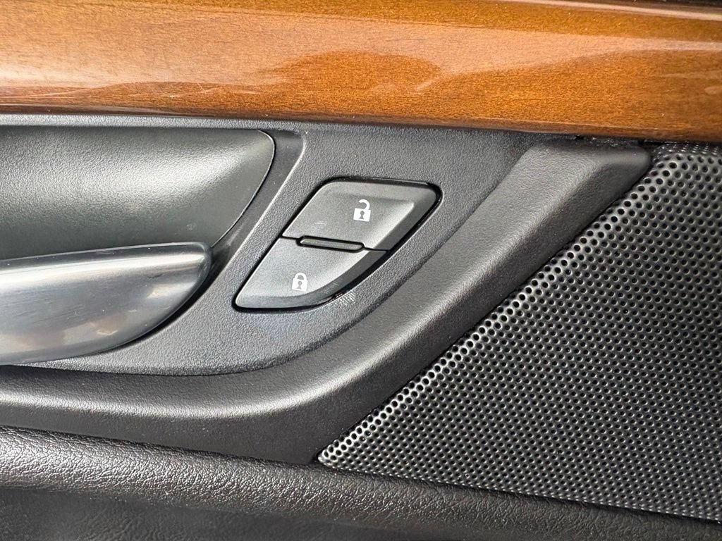 Used 2019 Cadillac Escalade Luxury AWD/4WD image 14