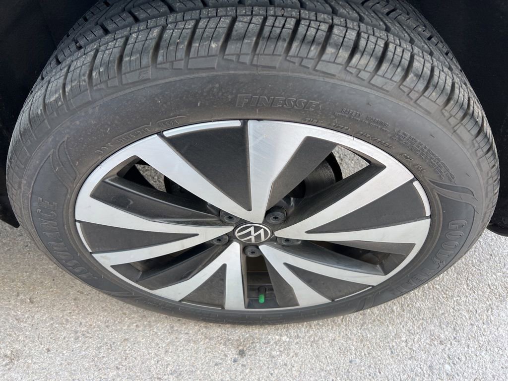 Used 2024 Volkswagen Taos SE image 28