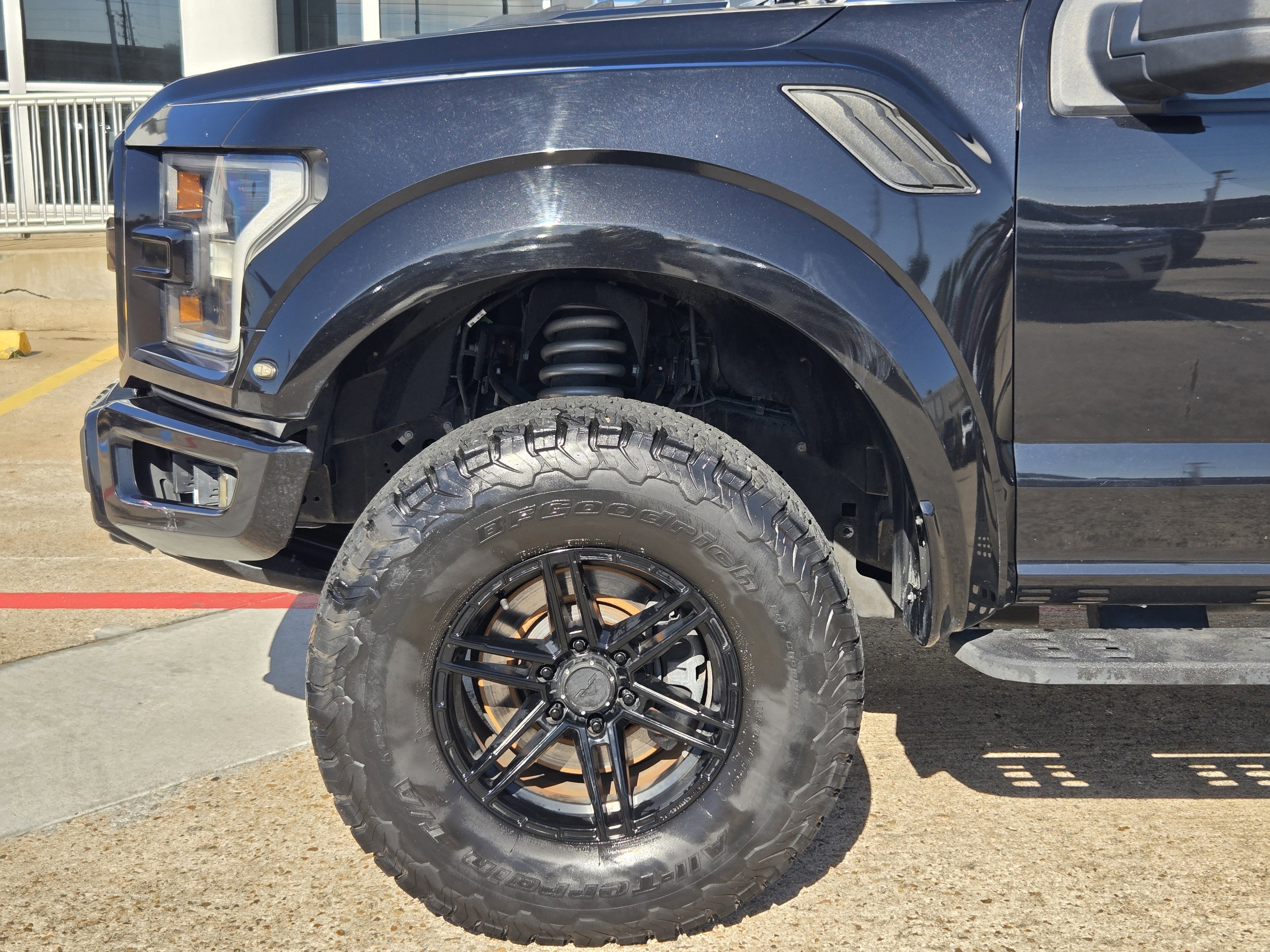 Used 2019 Ford F150 Raptor w/ Equipment Group 801A Mid image 5
