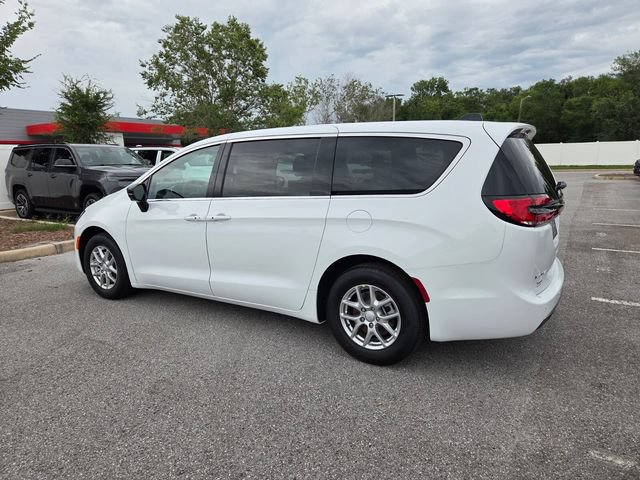 New 2027 Chrysler Pacifica Select w/ Family Tech Group FWD image 9