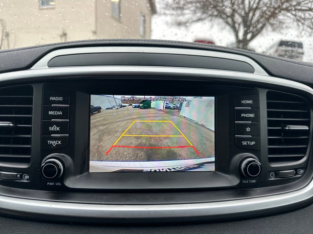 Used 2019 Kia Sorento LX image 16