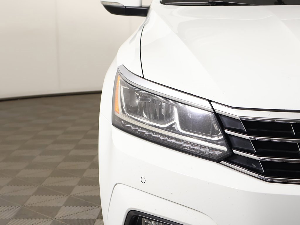 Used 2018 Volkswagen Passat 2.0T SE image 14