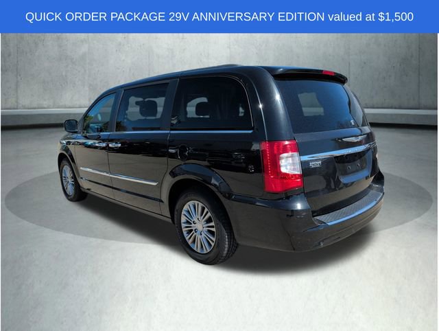 Used 2016 Chrysler Town & Country Touring-L FWD image 4