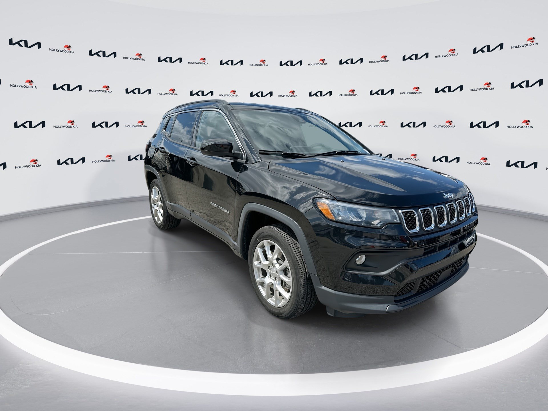 Used 2023 Jeep Compass Latitude AWD/4WD image 2