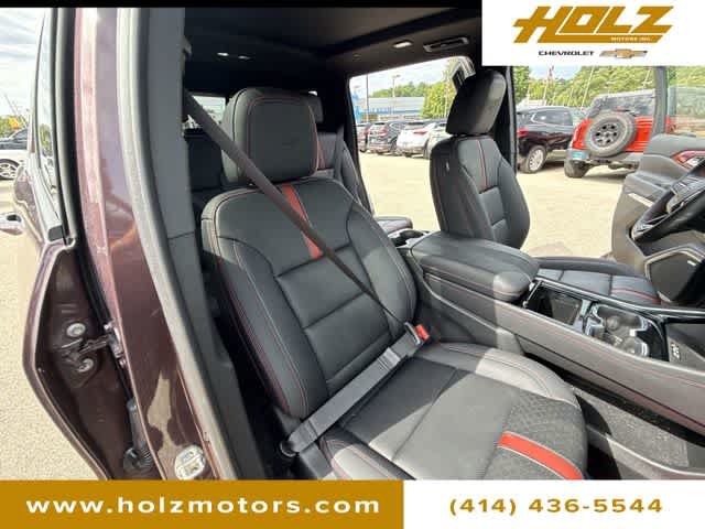 Certified 2025 Chevrolet Traverse RS w/ LPO, Floor Liner Package AWD/4WD image 28