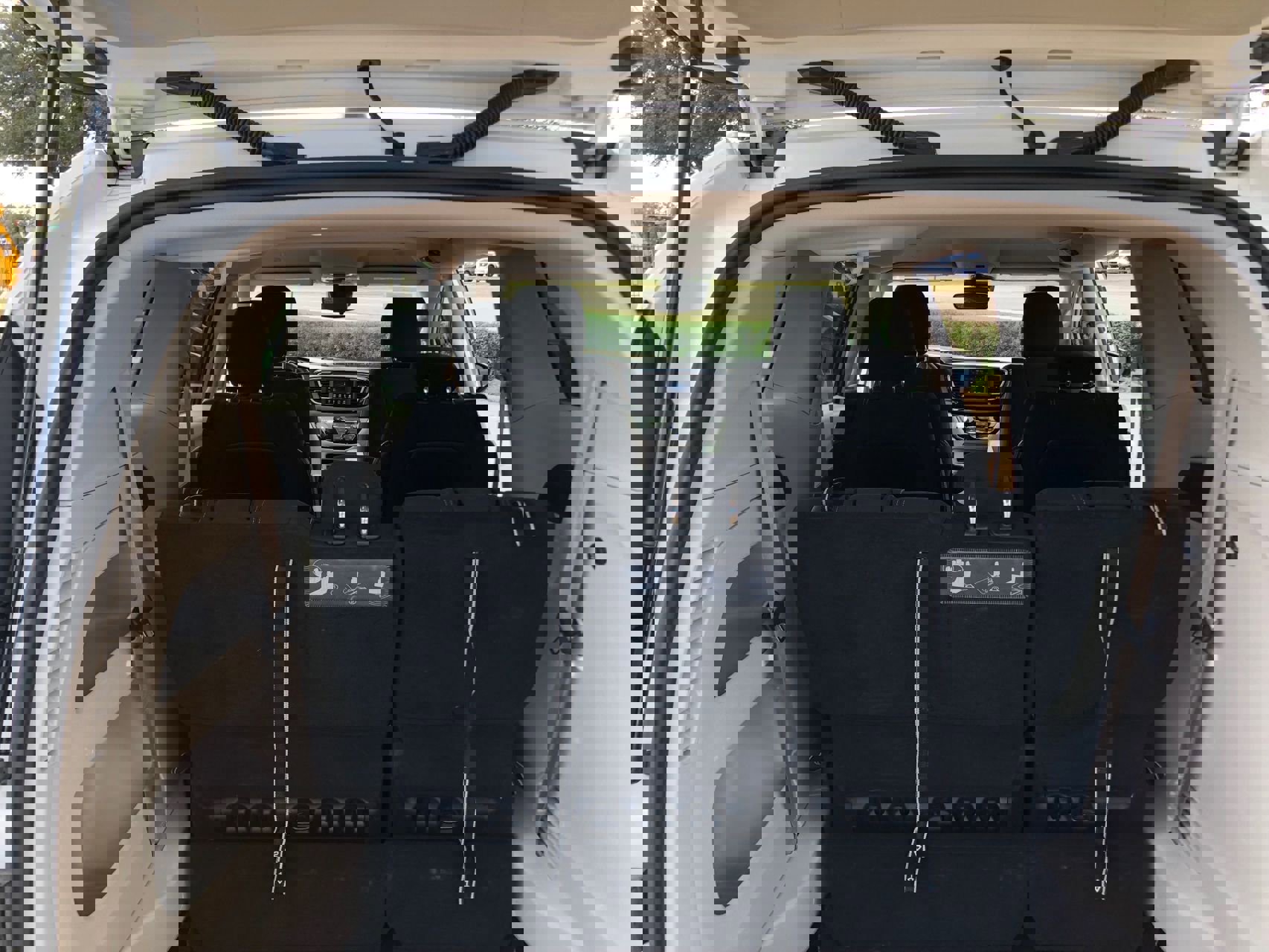 Used 2021 Chrysler Voyager LX image 17