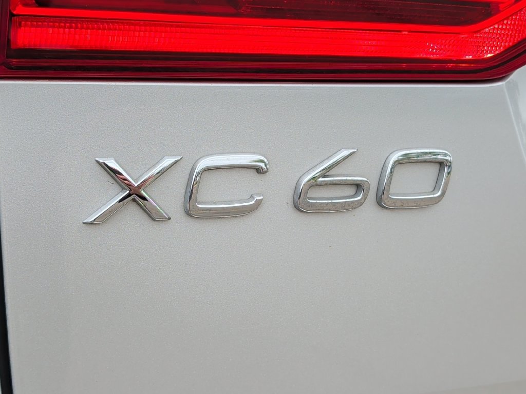 Used 2019 Volvo XC60 T5 Momentum w/ Premium Package AWD/4WD image 41