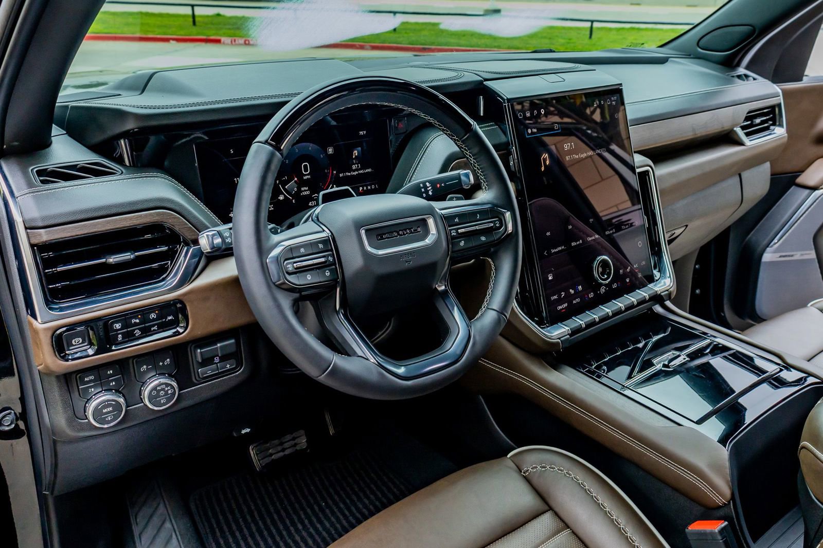 Used 2025 GMC Yukon Denali Ultimate image 17