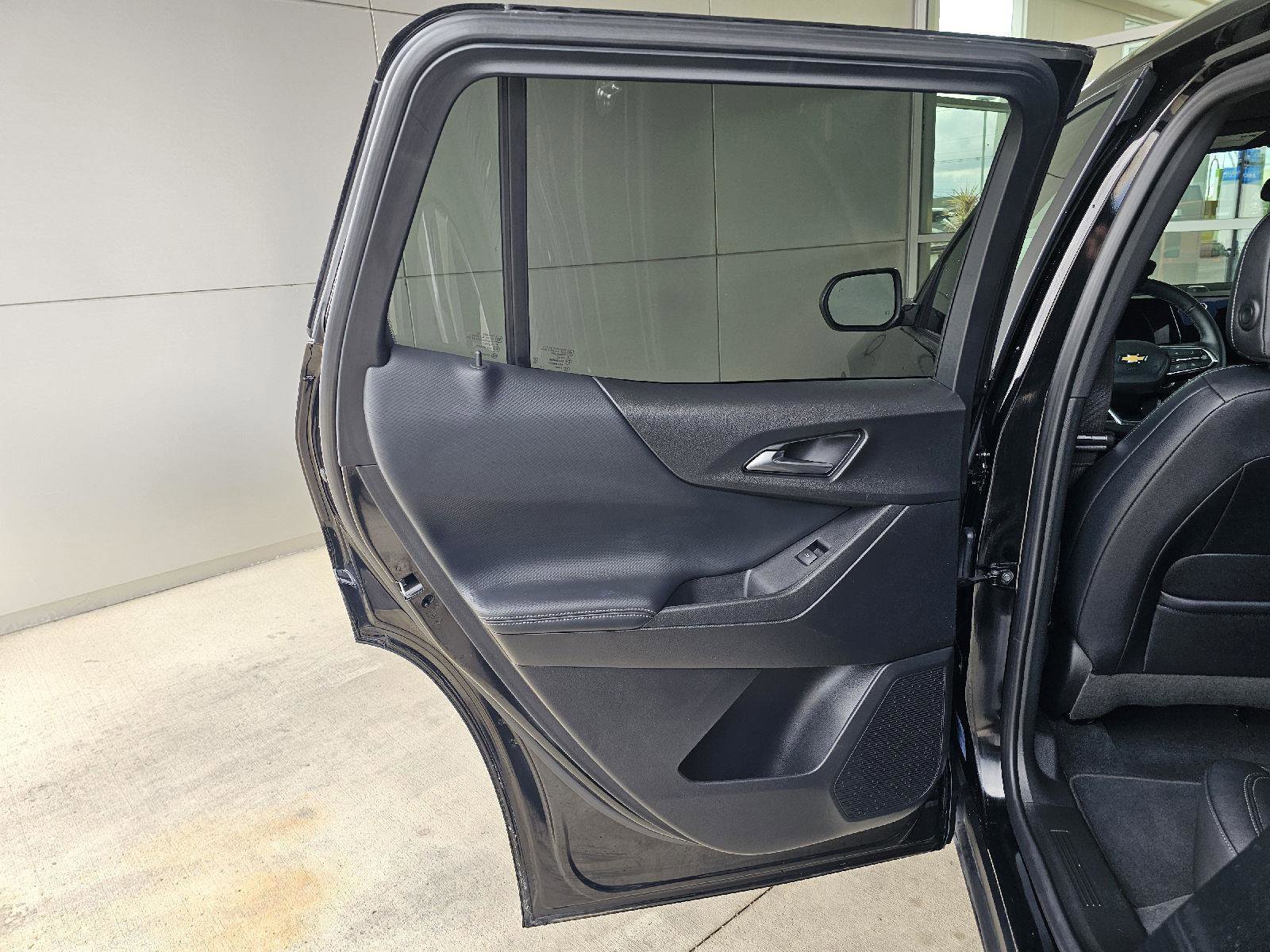 Used 2026 Chevrolet Equinox LT w/ Convenience Package II FWD image 16