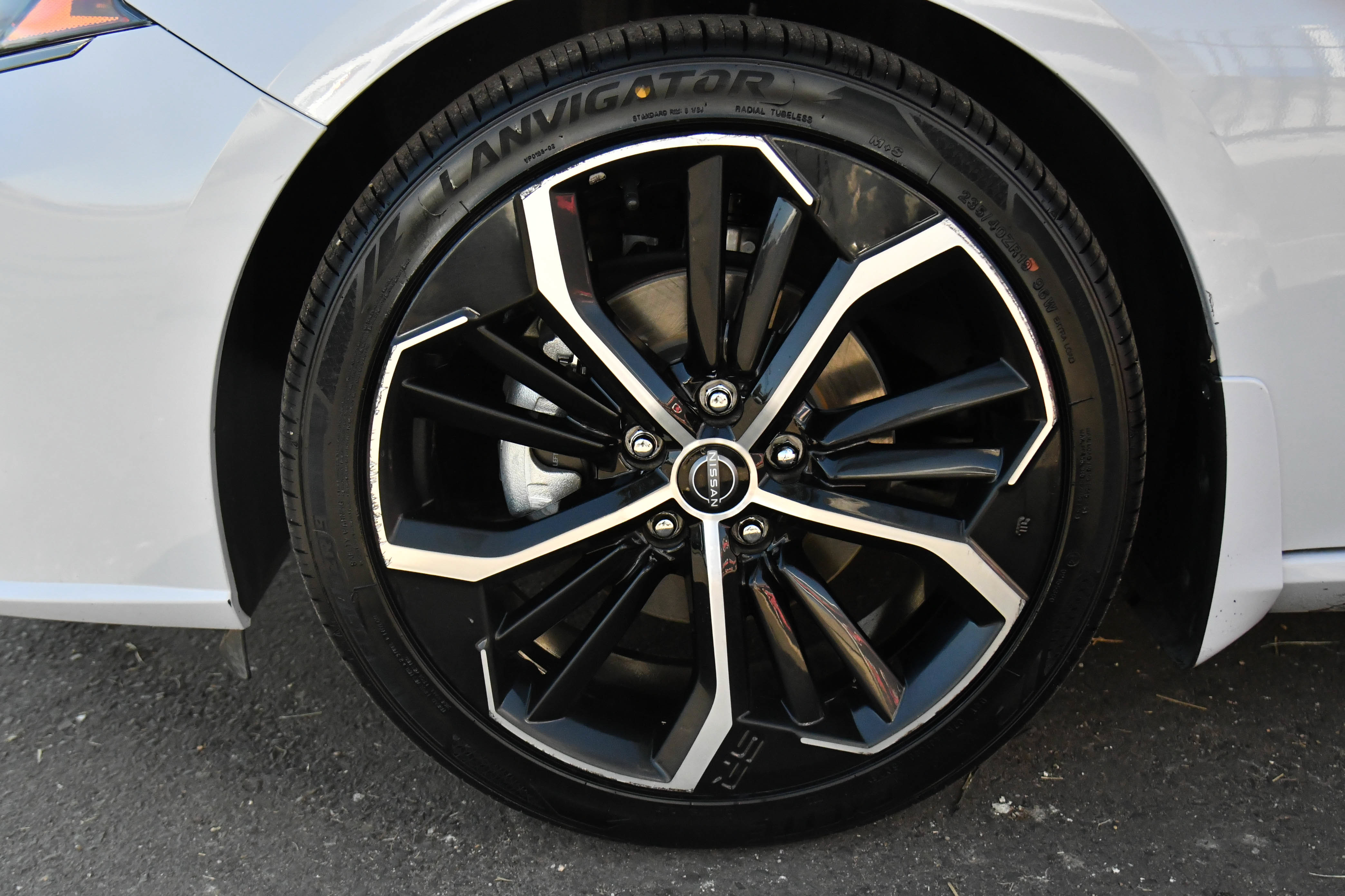 Used 2024 Nissan Altima 2.5 SR FWD image 12
