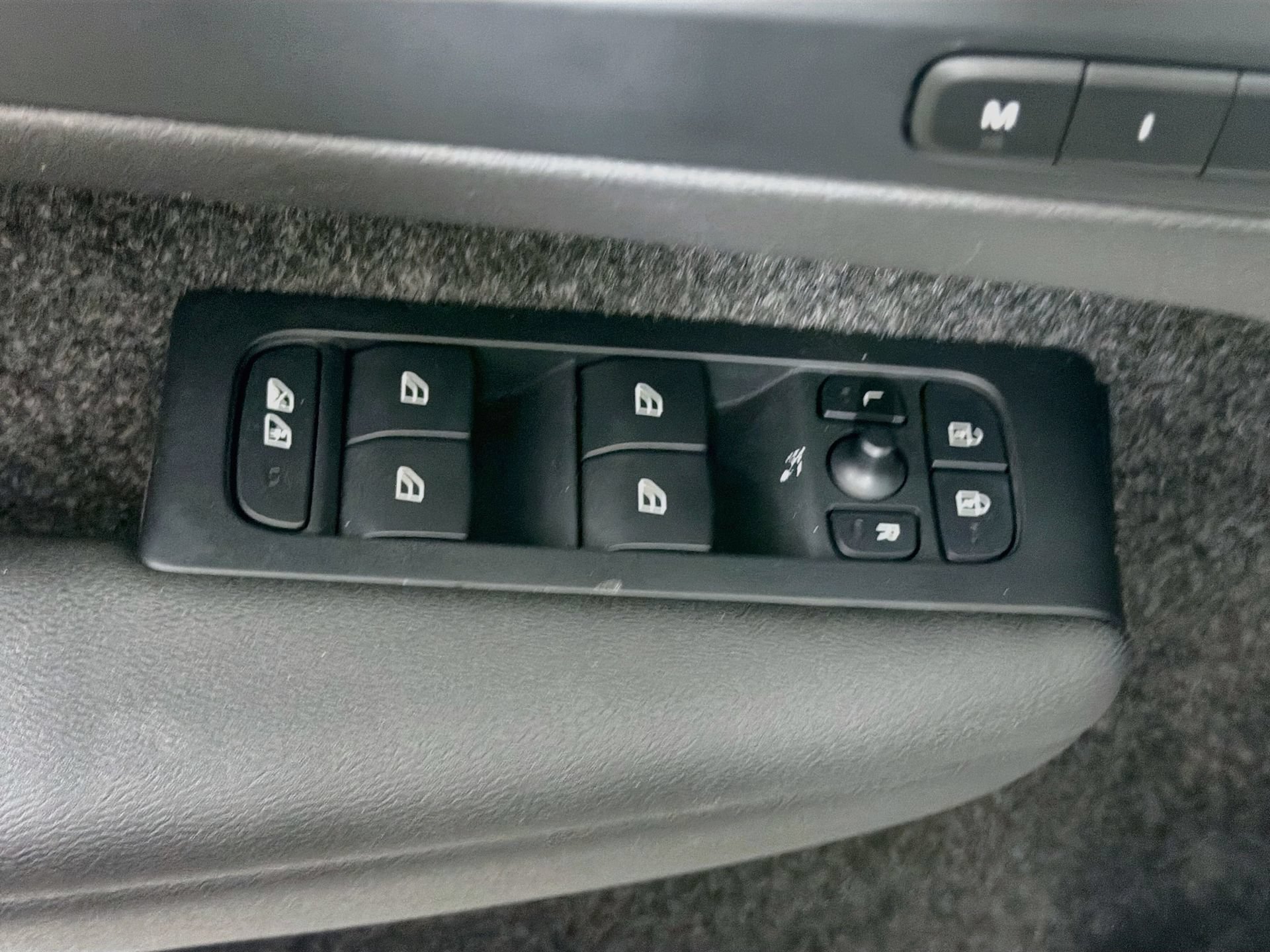 Certified 2023 Volvo XC40 Recharge Core w/ Protection Package Premier AWD/4WD image 18