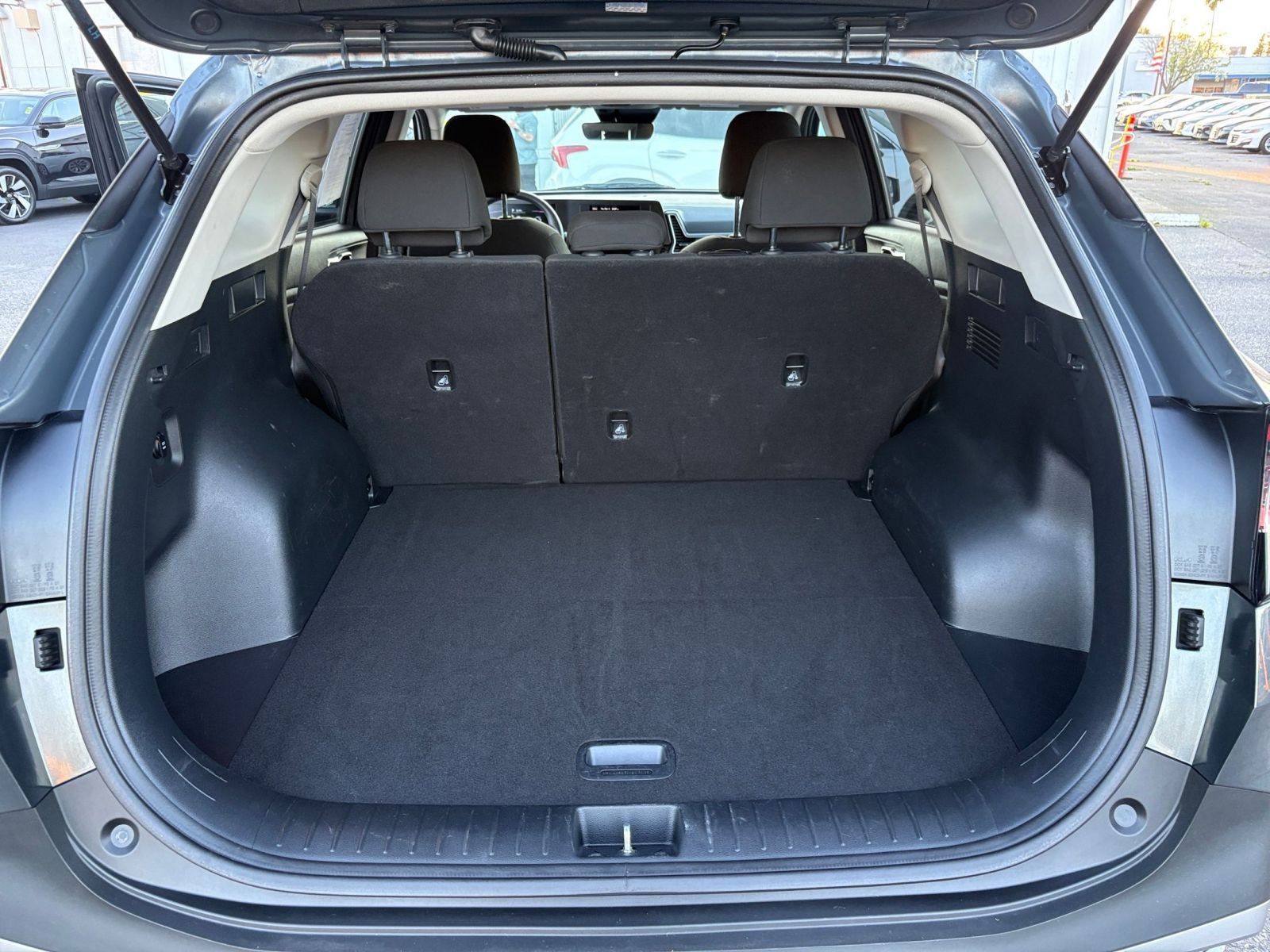 Used 2025 Kia Sportage LX image 30