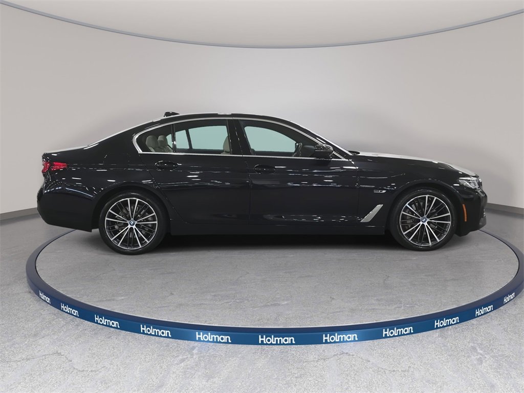 Used 2023 BMW 530e w/ Premium Package image 4