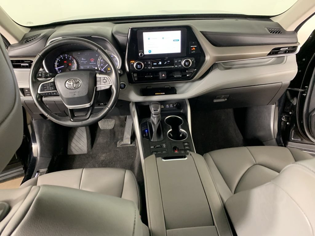 Used 2023 Toyota Highlander XLE AWD/4WD image 39