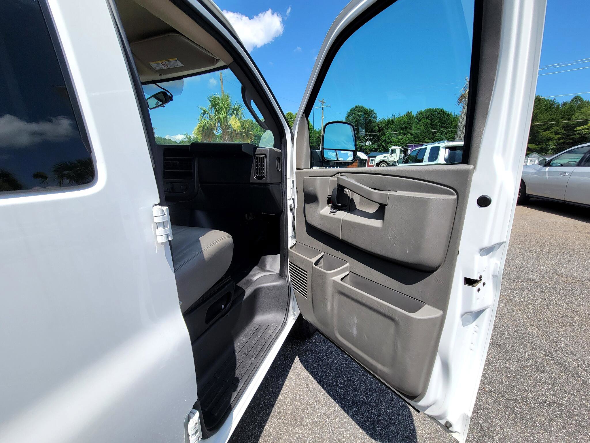 Used 2023 Chevrolet Express 3500 LS image 37