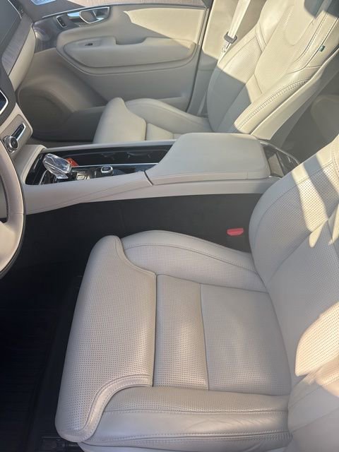 Used 2023 Volvo XC90 T8 Ultimate w/ Lounge Package image 22