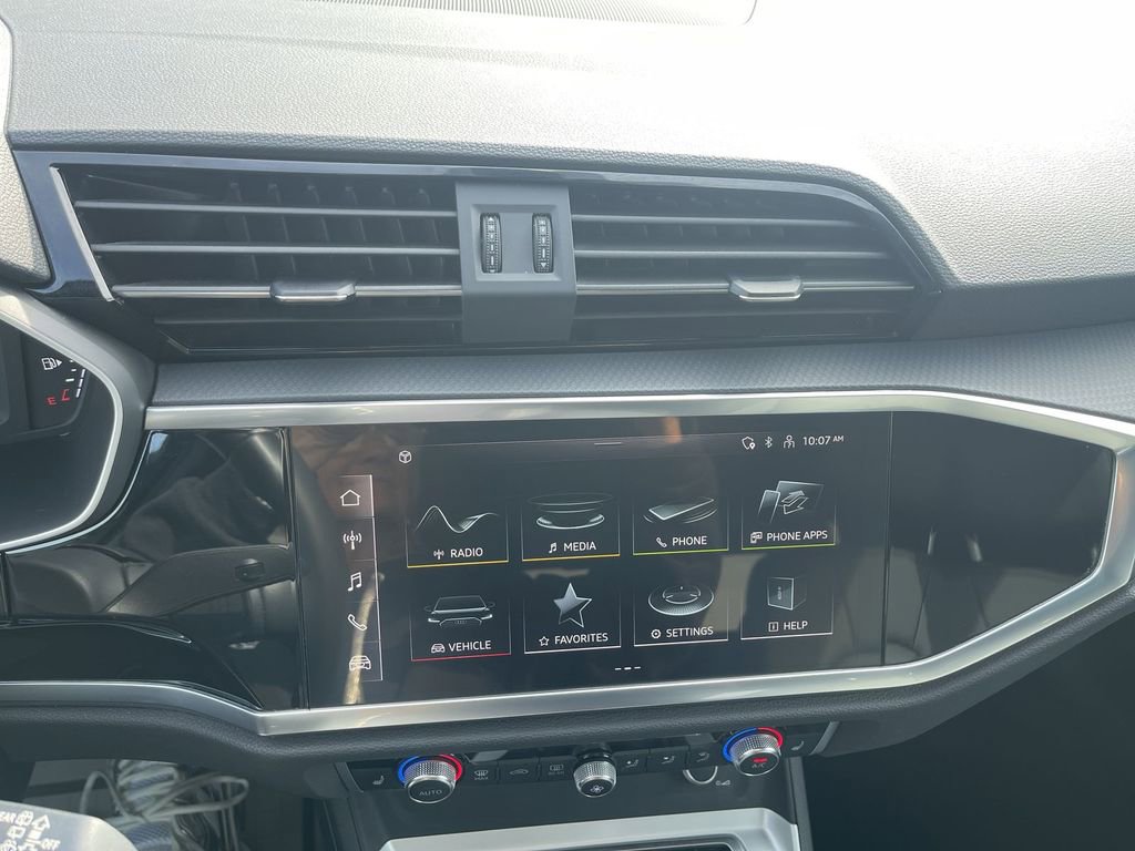 Used 2025 Audi Q3 2.0T Premium image 24