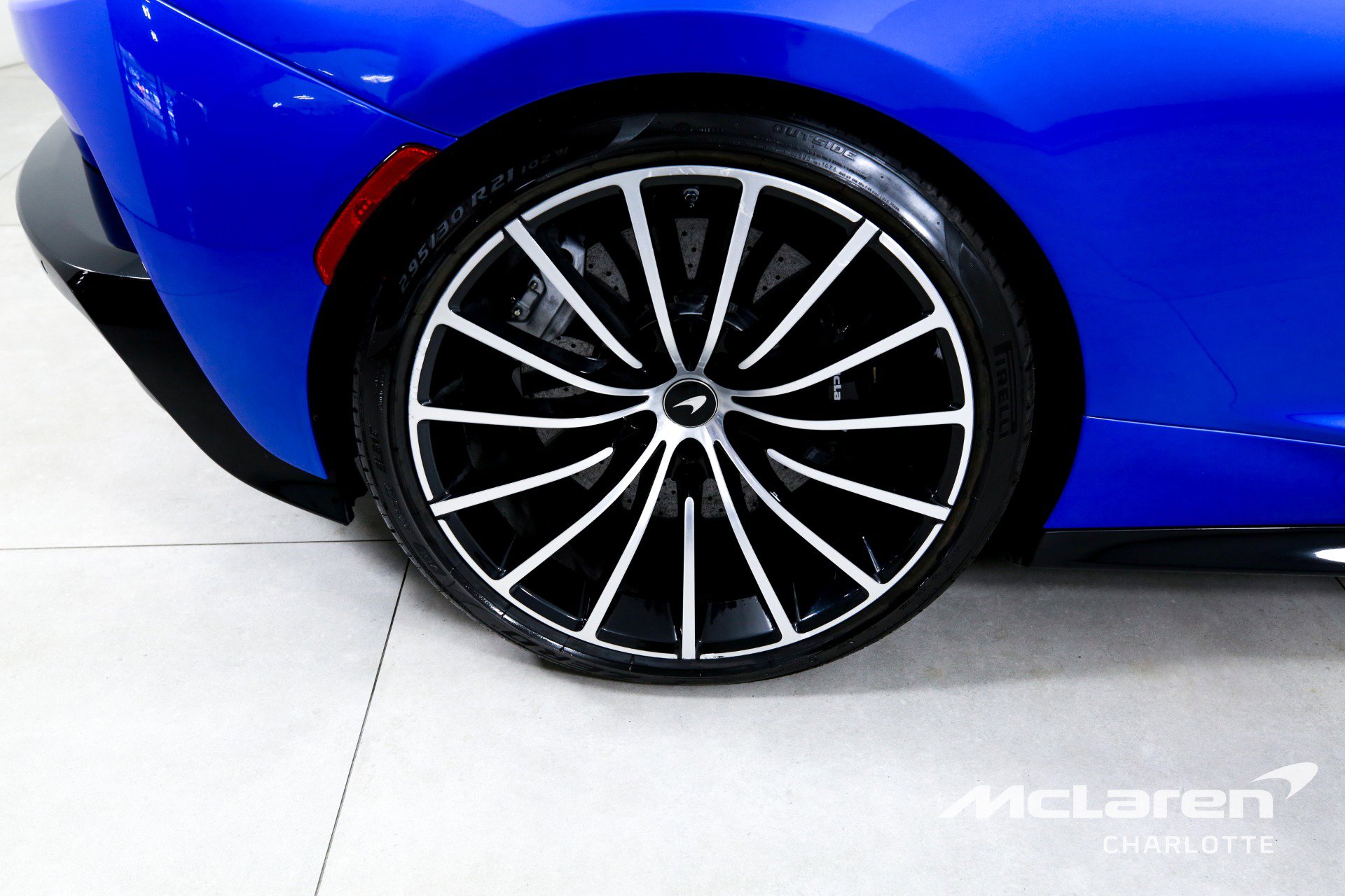 Used 2021 McLaren GT image 25