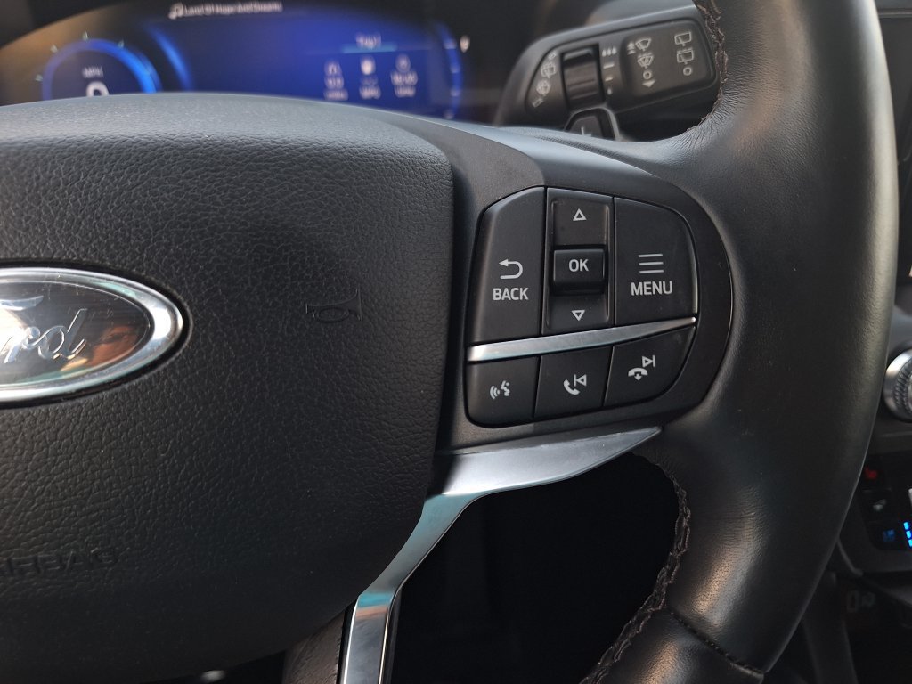 Used 2020 Ford Explorer Platinum w/ Premium Technology Package AWD/4WD image 19
