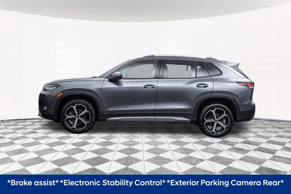 Used 2025 Volkswagen Tiguan SE image 6