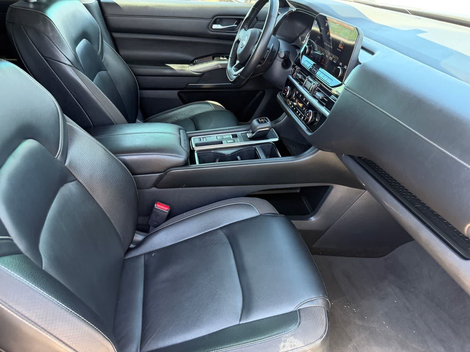 Used 2022 Nissan Pathfinder SL FWD image 9