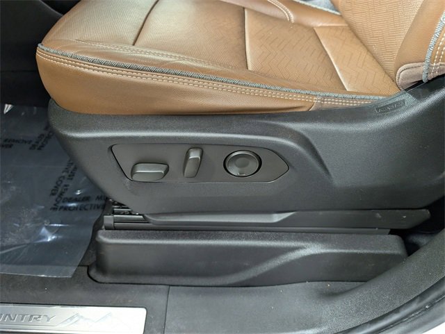 Used 2021 Chevrolet Suburban High Country image 12