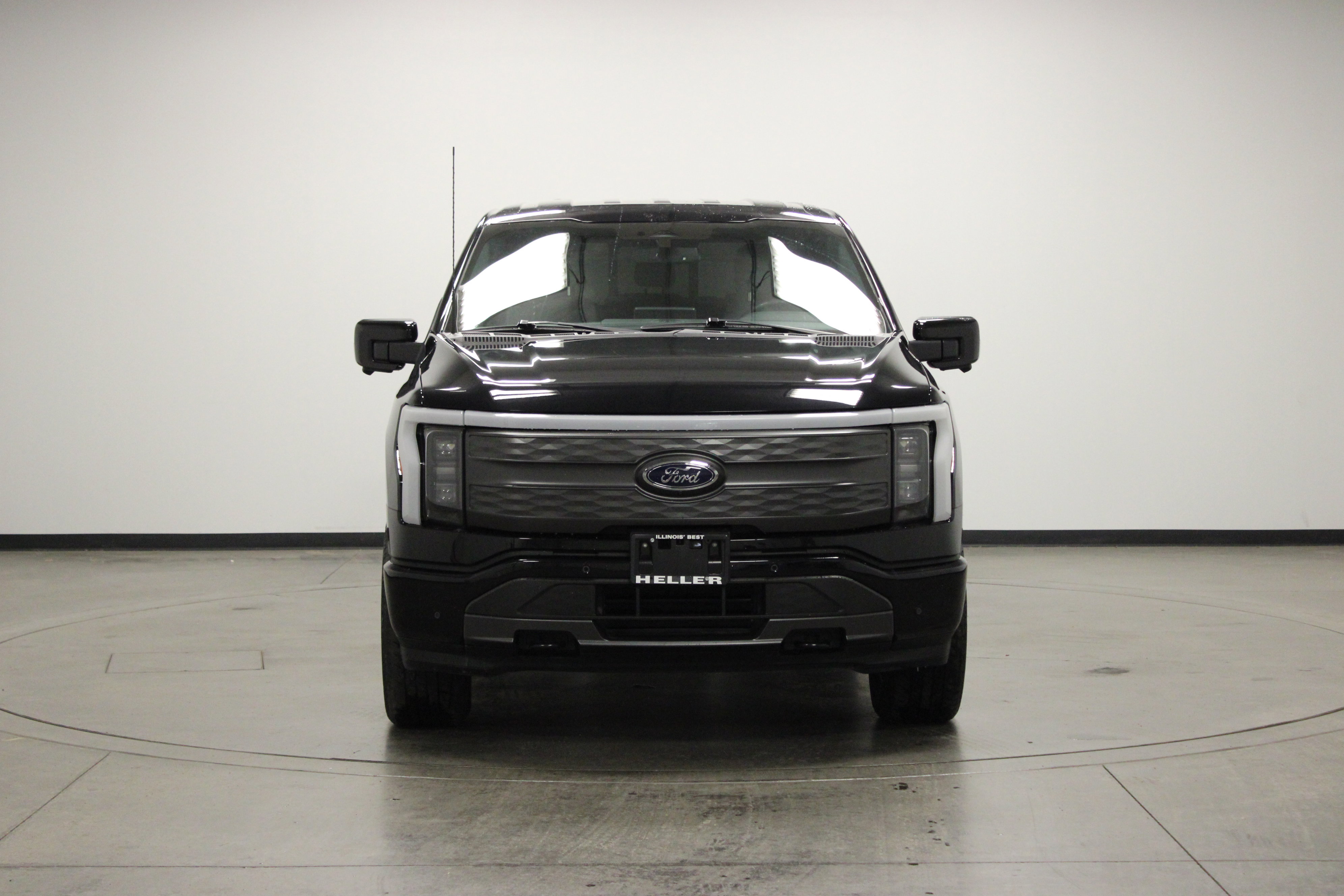 Used 2023 Ford F150 Lightning Lariat image 3
