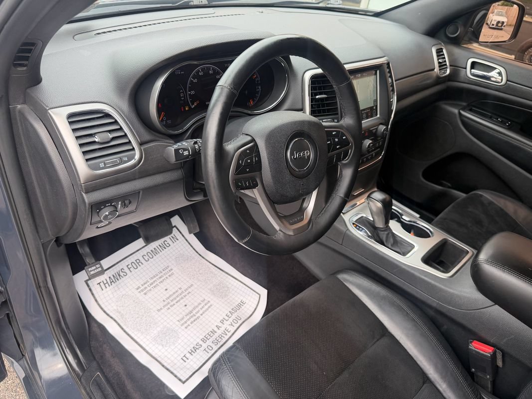 Used 2018 Jeep Grand Cherokee Altitude RWD image 9