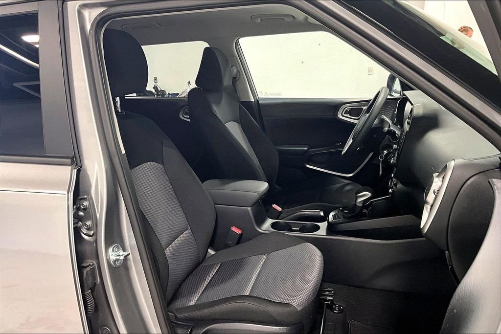 Used 2025 Kia Soul LX w/ LX Technology Package image 10