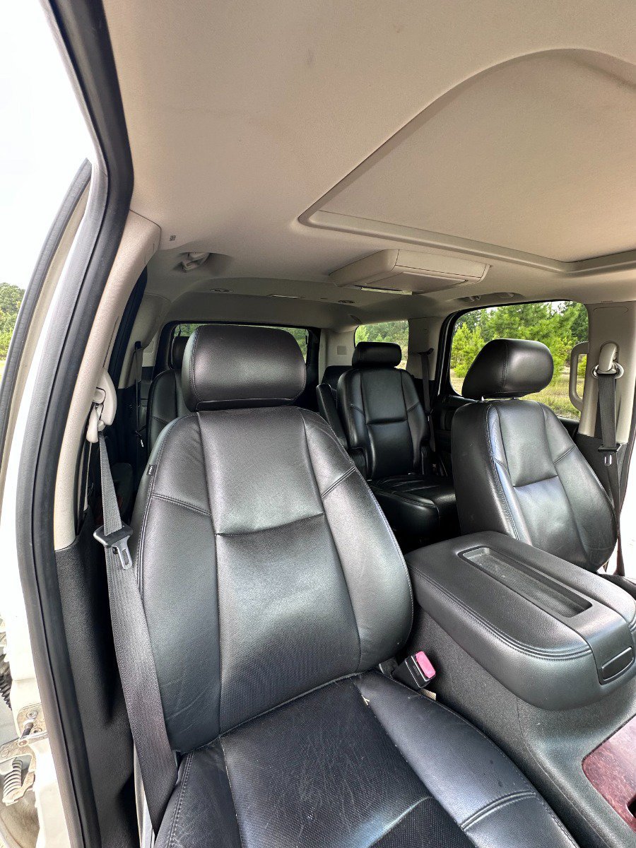 Used 2010 Chevrolet Tahoe LTZ RWD image 22