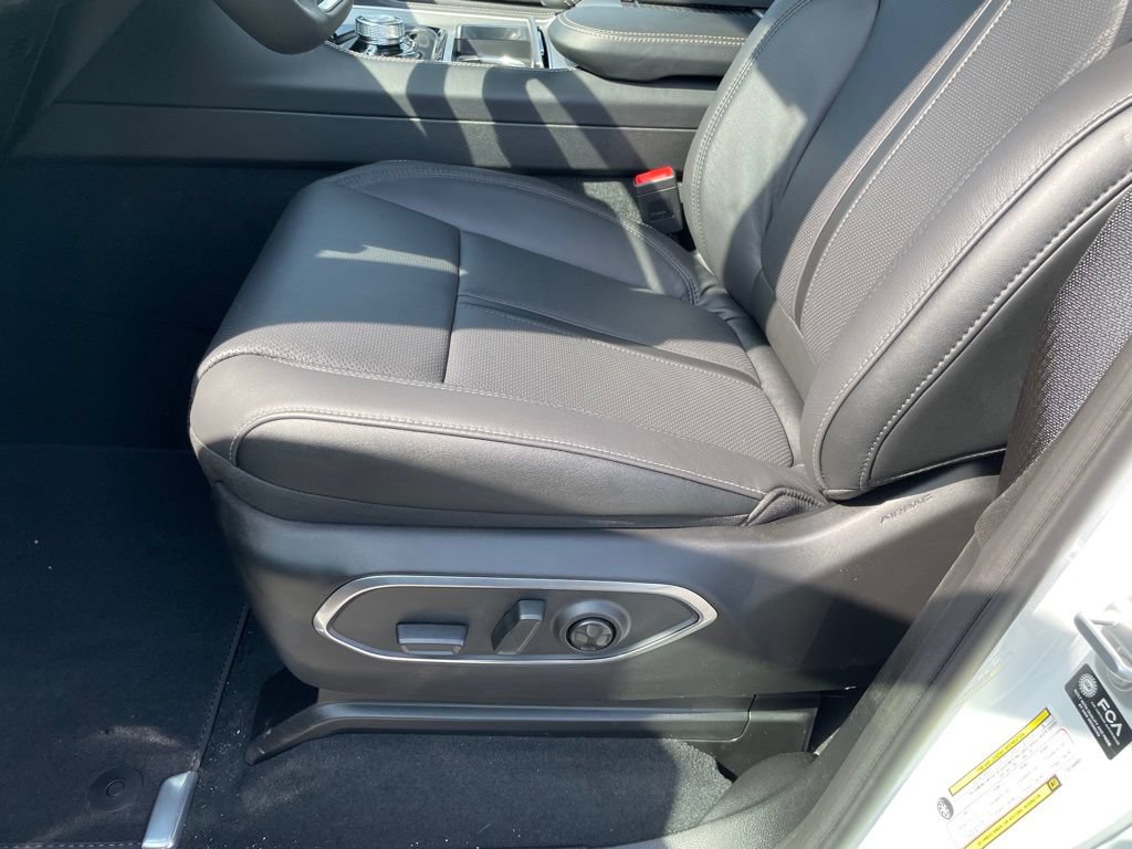 New 2026 Jeep Grand Wagoneer Limited w/ Premium Group II AWD/4WD image 13
