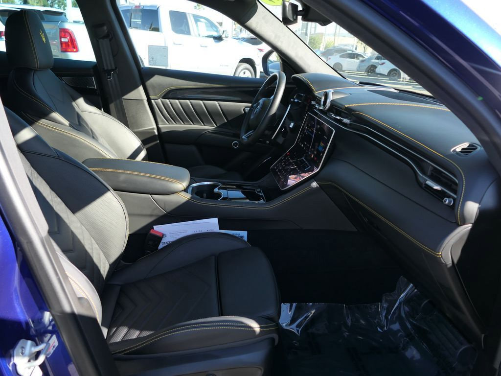 Used 2024 Maserati Grecale Trofeo AWD/4WD image 51