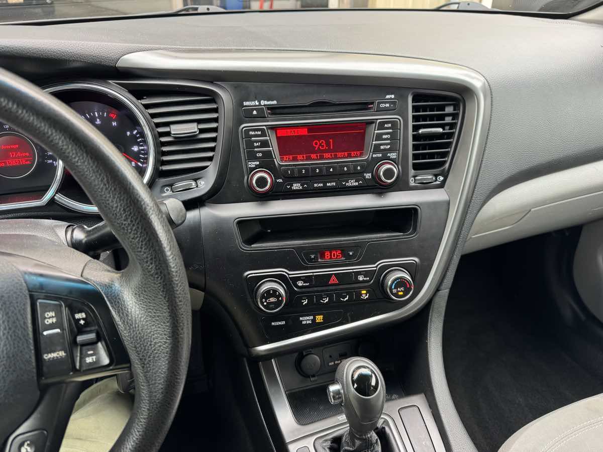 Used 2011 Kia Optima LX w/ Convenience Pkg image 25