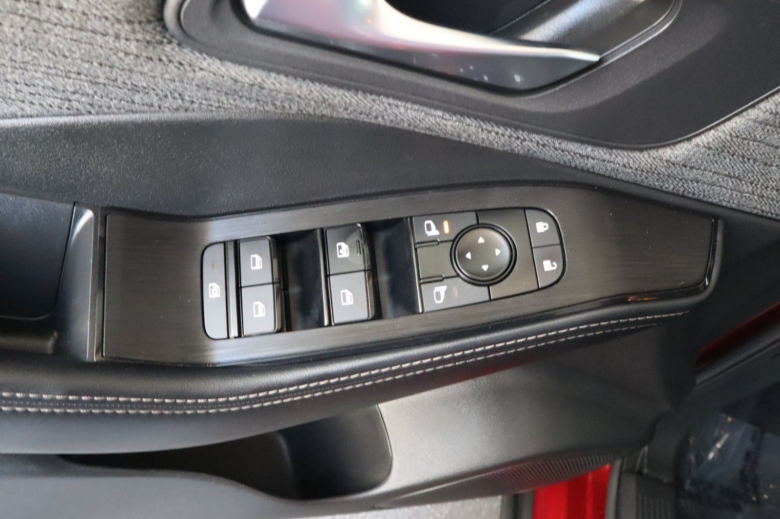 Used 2023 Nissan Rogue SV FWD image 19