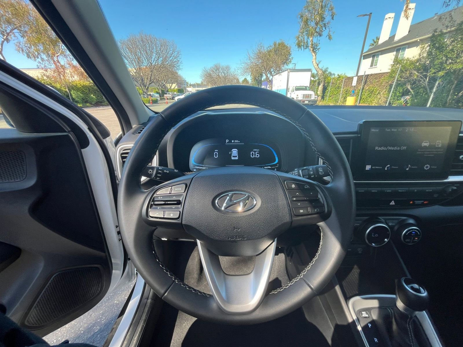 Used 2025 Hyundai Venue SEL image 34