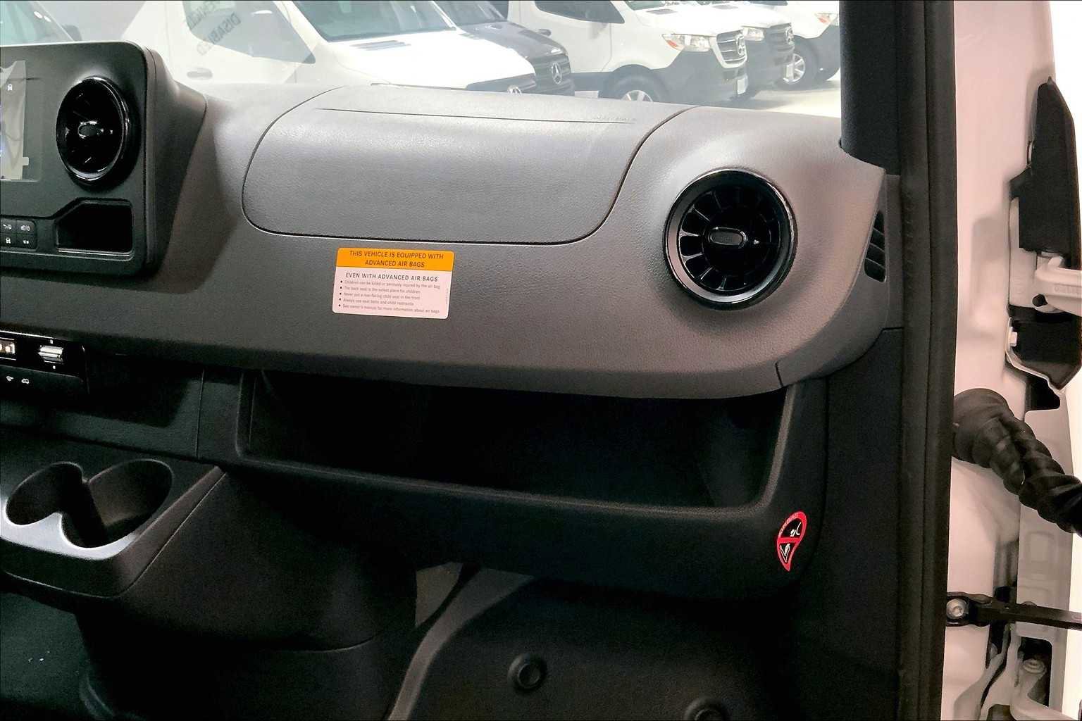 Used 2024 Mercedes-Benz Sprinter 2500 image 25