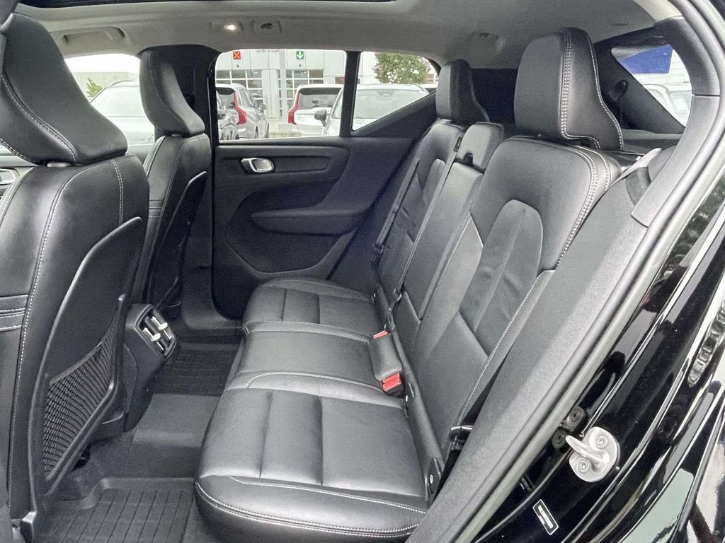 Used 2023 Volvo XC40 B5 Plus w/ Protection Package Premier AWD/4WD image 3