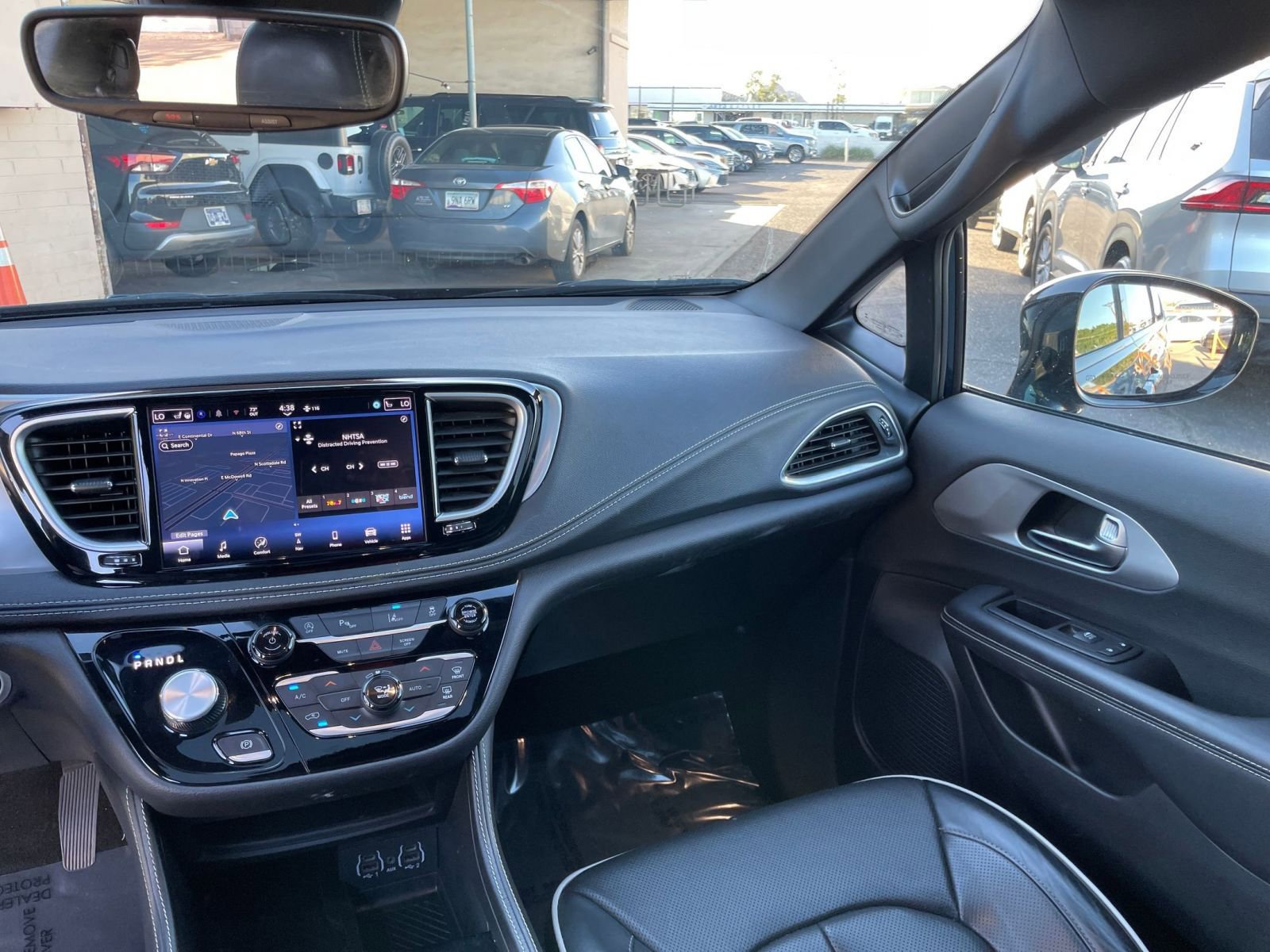 Used 2025 Chrysler Pacifica Limited image 39