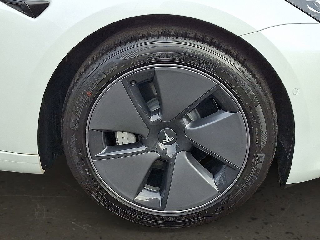 Used 2021 Tesla Model 3 Standard Range Plus image 9