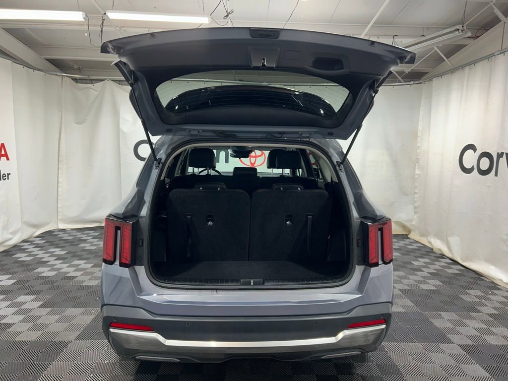 Used 2024 Kia Sorento S image 16
