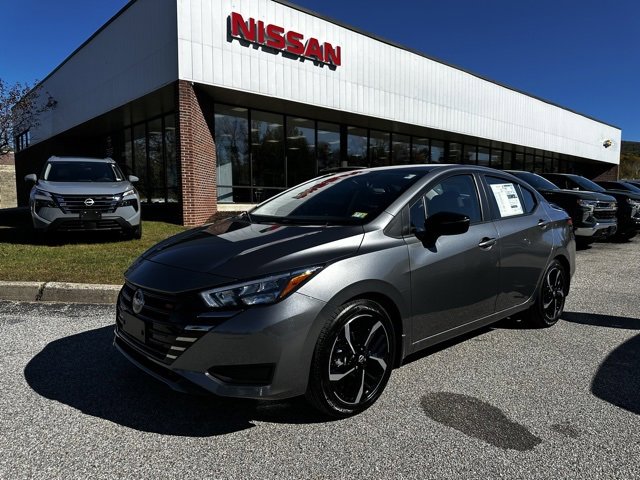 New 2025 Nissan Versa SR w/ Trunk Package