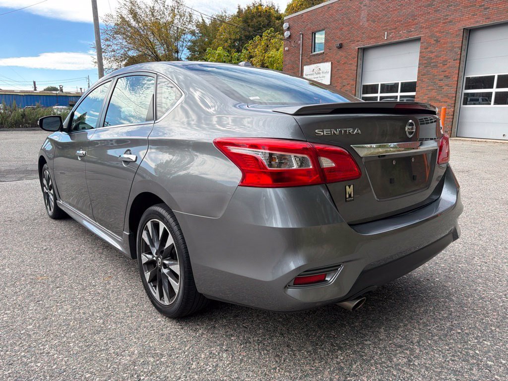 Used 2018 Nissan Sentra SR w/ Technology Package FWD image 4