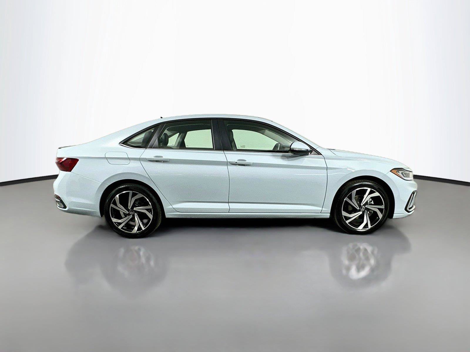 Certified 2026 Volkswagen Jetta SEL FWD image 4