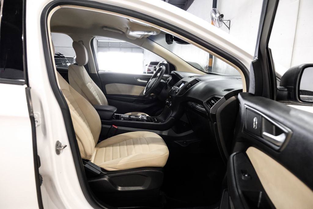 Used 2019 Ford Edge SE image 29