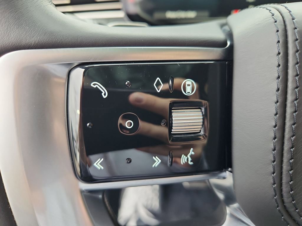 Used 2025 Land Rover Range Rover SE image 19