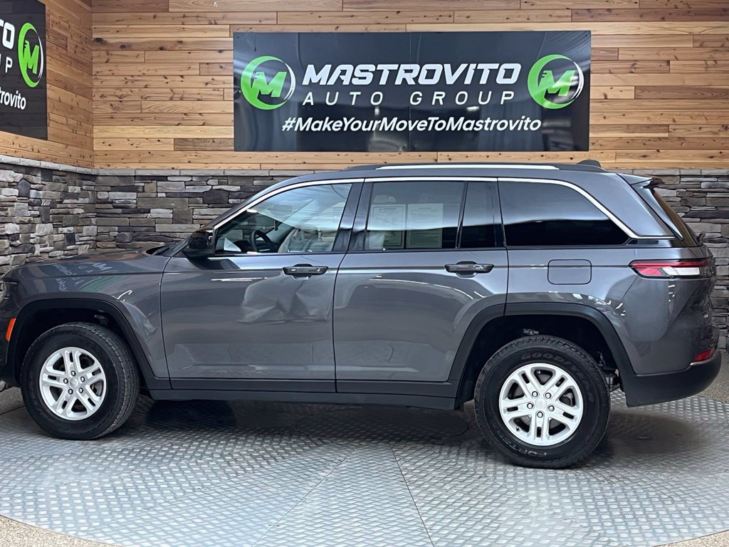 Used 2023 Jeep Grand Cherokee Laredo w/ Luxury Tech Group I AWD/4WD image 12