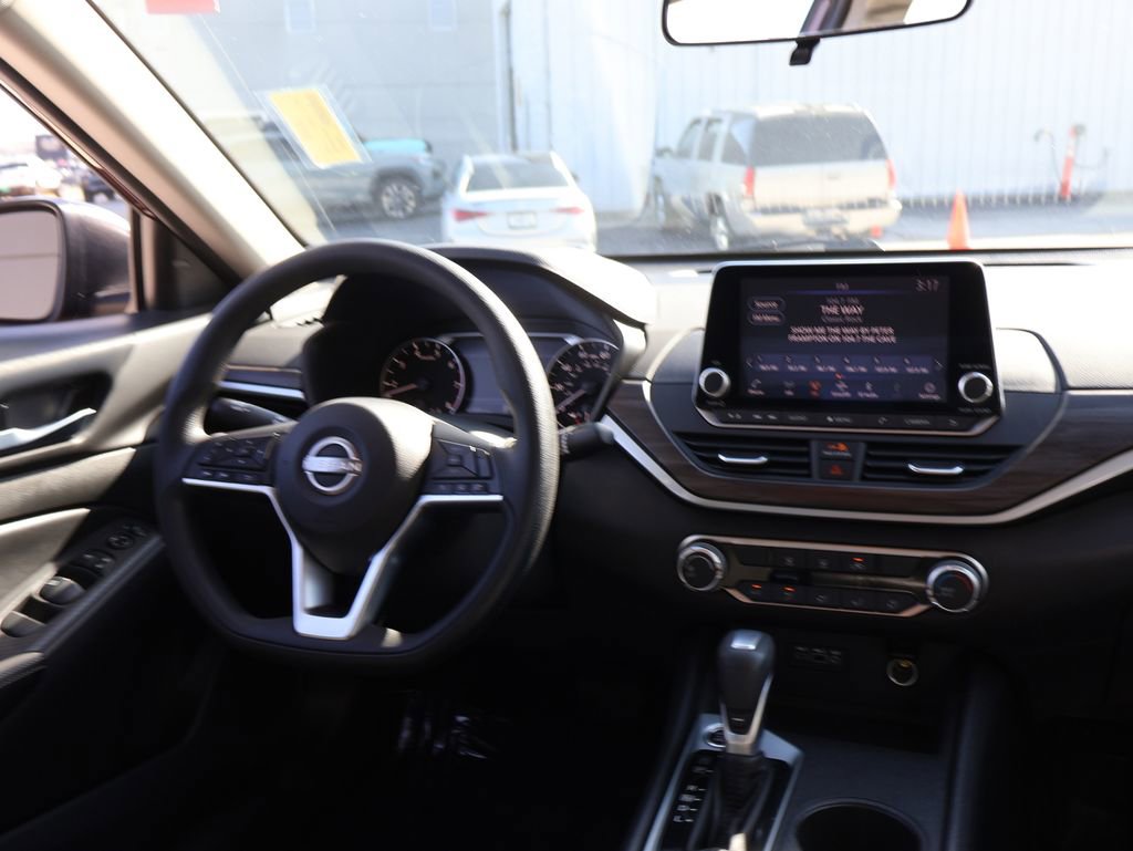 Used 2025 Nissan Altima 2.5 SV image 13