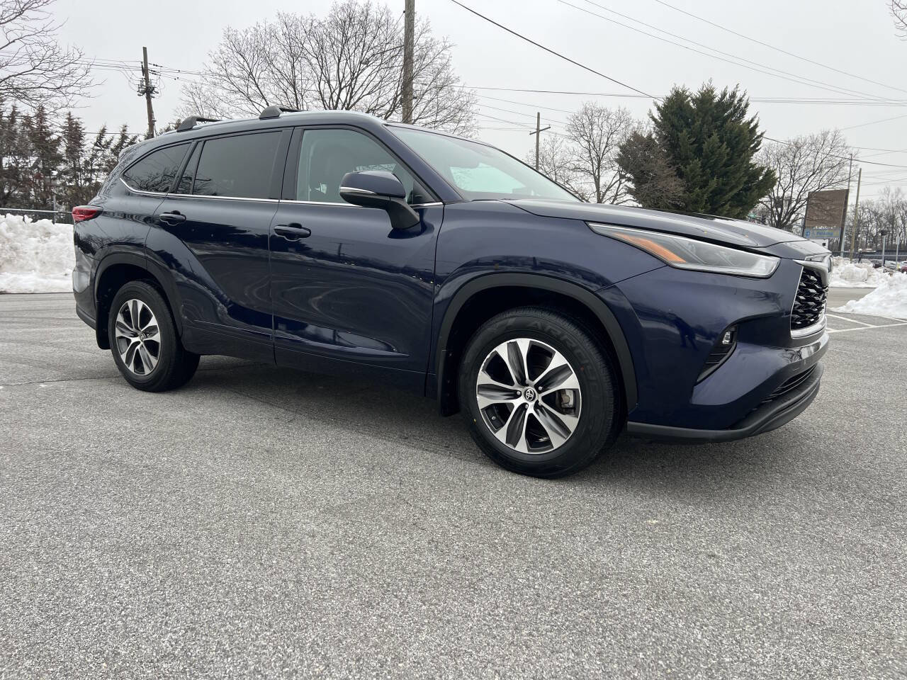 Used 2021 Toyota Highlander XLE image 4