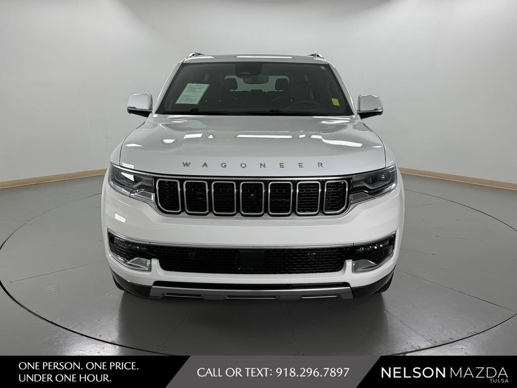 Used 2022 Jeep Wagoneer Series III w/ Premium Group I AWD/4WD image 2
